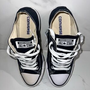 Women’s Converse shoes. Size 7
